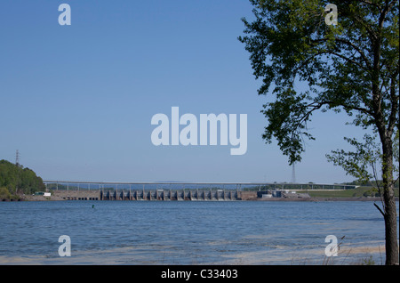 Spring City, Tennessee - The Watts Bar hydroelektrische Cam auf dem Tennessee River, gebaut durch die Tennessee Valley Authority. Stockfoto