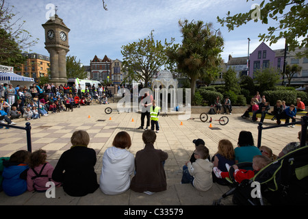 Straße Entertainer führt in der Mckee Uhr Arena in Bangor County Down in Großbritannien Stockfoto