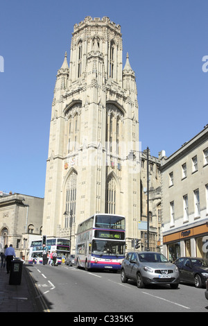 Ein Blick auf Park Street in Bristol in Richtung Wills Memorial Building, Teil der University of Bristol. Stockfoto