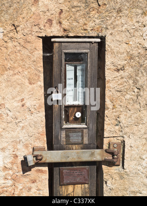 Cove Fischerdorf in Berwickshire - konserviert, stillgelegten Fischerhafen und Gemeinde an der Küste. Das Cove-Barometer. Stockfoto