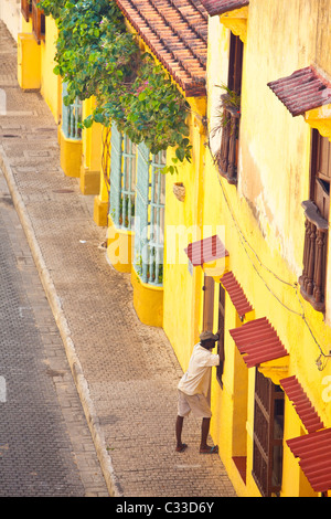 Gasse in der Altstadt, Cartagena, Kolumbien Stockfoto