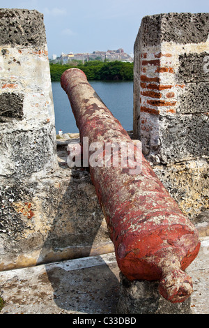 Castillo de San Felipe de Barajas von der alten Stadtmauer, Cartagena, Kolumbien Stockfoto