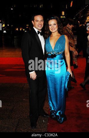 Lilia Kopylova (r) und Gast Kino & Fernsehen Benevolent Fund Royal Film Performance 2008: A Haufen Amateure, anlässlich der Stockfoto