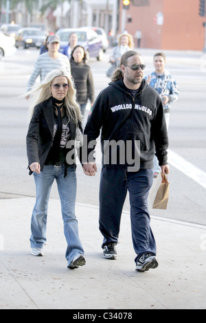 Danielle Spencer und Russell Crowe in Beverly Hills am schwarzen Freitag Los Angeles, Kalifornien - 28.11.08 Stockfoto