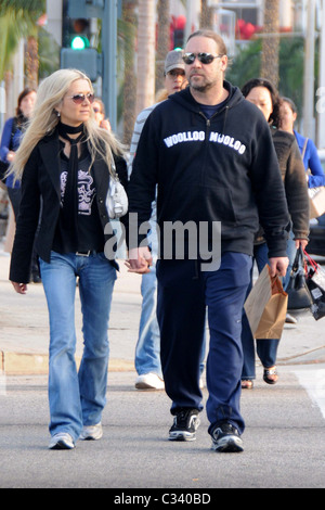 Danielle Spencer und Russell Crowe in Beverly Hills am schwarzen Freitag Los Angeles, Kalifornien - 28.11.08 Stockfoto