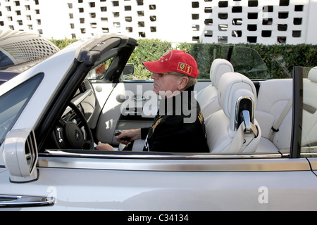 Frederic Prince Von Anhalt zieht sich in seine neue Drop-Top Rolls-Royce Phantom Coupé und zeigt es an Sylvester Stallone Los Stockfoto