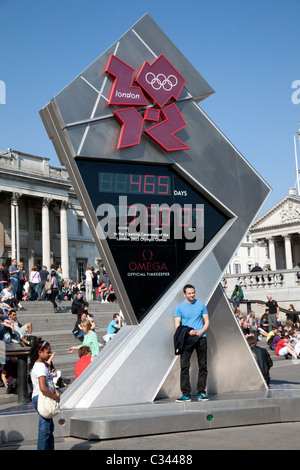 Olympischen Spiele in London-Countdown-Uhr auf dem Trafalgar Square Stockfoto