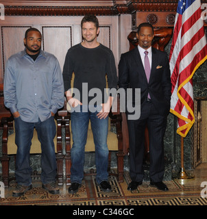 F. Gary Gray, Gerard Butler und Jamie Foxx Stars der kommenden Film, "Law Abiding Citizen" werden nach Philadelphia begrüßt. Stockfoto