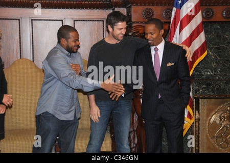 F. Gary Gray, Gerard Butler und Jamie Foxx Stars der kommenden Film, "Law Abiding Citizen" werden nach Philadelphia begrüßt. Stockfoto