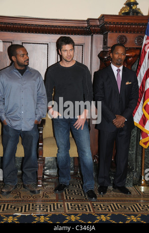 F. Gary Gray, Gerard Butler und Jamie Foxx Stars der kommenden Film, "Law Abiding Citizen" werden nach Philadelphia begrüßt. Stockfoto