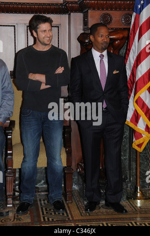 Gerard Butler und Jamie Foxx Stars der kommenden Film, "Law Abiding Citizen" werden während einer Pressekonferenz nach Philadelphia begrüßt. Stockfoto