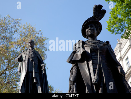 Statuen der Königin Elizabeth und König George VI, der Mall, London Stockfoto