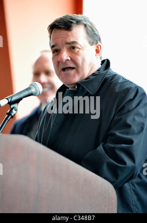 Kanadische Finance Minister Jim Flaherty bahnbrechende Ereignis für die immergrünen Ziegelstein-arbeiten, Kanada das erste groß angelegte Stockfoto