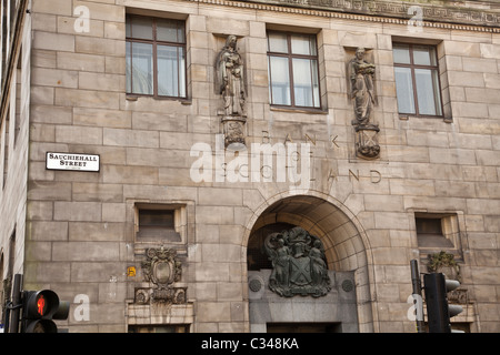 Haupteingang der Bank of Scotland, Sauchiehall Street, Glasgow erbaut 1931; geschnitzten Figuren und Wappen von Benno Schötz Stockfoto