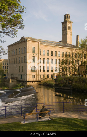 England Yorkshire Shipley Saltaire Mühle & Fluss Aire Stockfoto