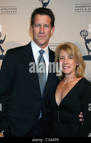 James Denton und seine Frau Erin O'Brien Akademie Of Television Arts And Sciences' Hall Of Fame Ceremony - Ankünfte Los Stockfoto