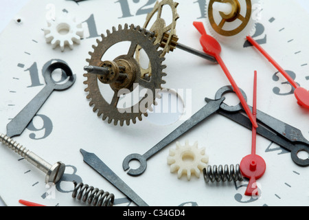 dekonstruiert alte Uhr Mechanismus details Stockfoto