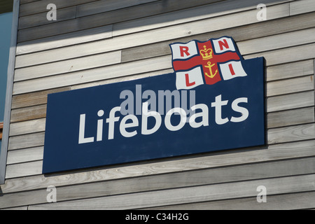 RNLI Rettungsboote Zeichen und Logos Stockfoto