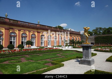 Goldene Skulptur in der Orangerie der Residenz Weilburg, Hessen Deutschland Stockfoto