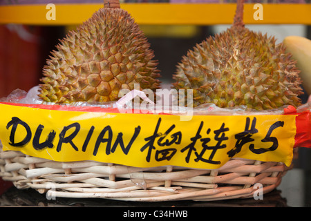 Die berüchtigte, Smelliferous Durian Frucht auf Verkauf in Singapur Stockfoto