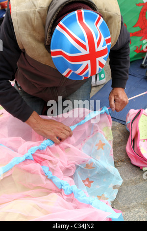 Besucher camping außerhalb Westminster Abbey, die königliche Hochzeit in London, UK anzeigen Stockfoto