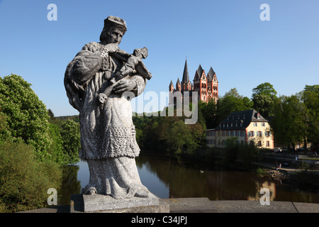 Dom Blick von der Brücke über die Lahn in Limburg, Hessen Deutschland Stockfoto