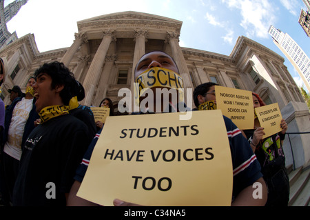 Studenten protestieren Schulschließungen vor der NYC Department of Education Stockfoto