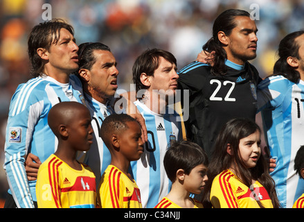 Argentinien Spieler Gabriel Heinze, Lionel Messi, Carlos Tevez und Sergio Romero (l-R): 2010-WM-Spiel gegen Südkorea. Stockfoto