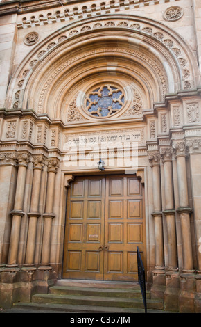 Haupteingangstür Garnethill Synagoge, Glasgow, das erste speziell dafür gebauten Shul in Schottland (1879) Stockfoto