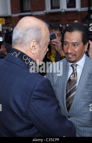 König Tuanku Mizan Zainal Abidin von Malaysia erfüllt ist vom Eigentümer des Harrods Mohammed Al-Fayed der König und die Königin von Malaysia Stockfoto