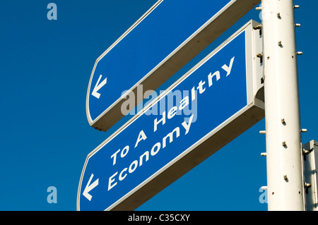 Roadsign zeigt Ihnen den Weg zu einer gesunden Wirtschaft. Wünschte, es wäre so einfach! Stockfoto