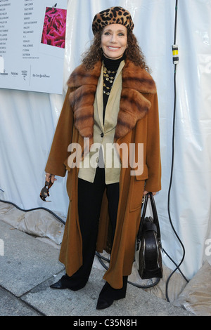 Marisa Berenson Mercedes-Benz IMG New York Fashion Week Herbst 2009 - Diane von Furstenberg - draußen Ankünfte New York City, USA Stockfoto