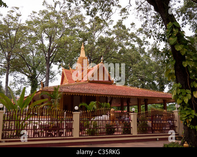 Preah Ang Chek und Preah Ang Chorm Schrein, Unabhängigkeit Palastgärten, Siem Reap, Kambodscha Stockfoto