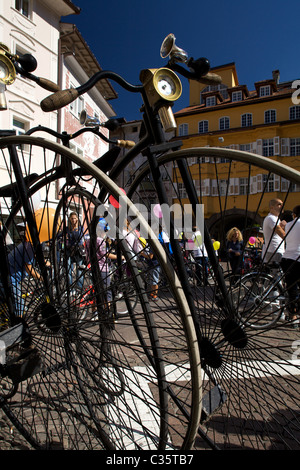 CICLISTI d'altri Tempi di Verona Geschichte Fahrrad Association, Municipio Quadrat, Bozen, Trentino Alto Adige, Italien Stockfoto