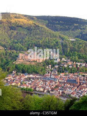 Blick auf Schloss Heidelberg, (Heidelberger Schloss) und die Altstadt von Heidelberg, Deutschland Stockfoto