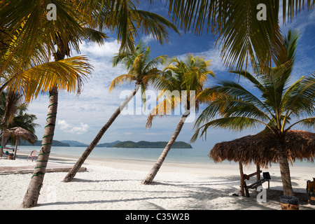 Tropischer Traumstrand am Pantai Cenang auf Langkawi, Malaysia 11 Stockfoto