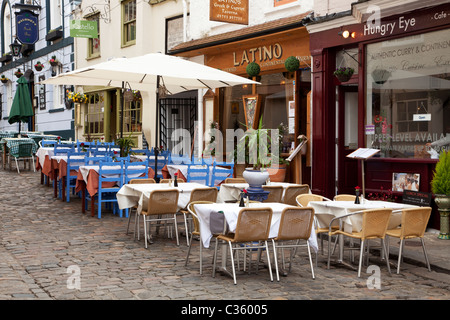 Church Lane, ein kleinen gepflasterten Straße von Bars, Cafés und Restaurants in Windsor, Berkshire, England, UK Stockfoto