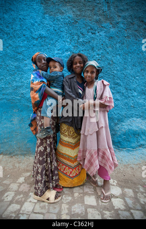 Straßenszene mit Kinder - Altstadt, Harar Äthiopien, Afrika Stockfoto