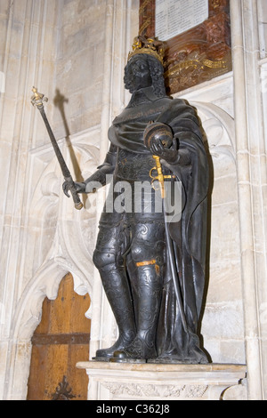 Winchester Kathedrale, Statue oder Skulptur 1 Englands König Charles 1600-1649 wenn enthauptet Sohn James 1 Stockfoto