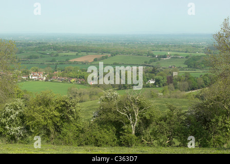 Blick nach Norden über das Dorf Poynings und die umliegende Landschaft von South Downs National Park. Stockfoto