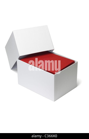 Offenen weißen Kasten mit roten Geschenkbox innen auf isolierte Hintergrund Stockfoto