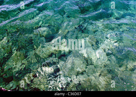 abstrakte Muster im Meer vor Gaios auf der griechischen Insel Paxos. Stockfoto