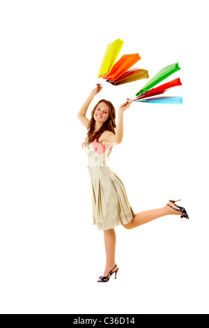 Ein fröhliches Mädchen mit Papiertüten isoliert auf weiss Stockfoto