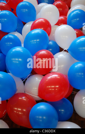 Rot-weiß-blaue Ballons Stockfoto
