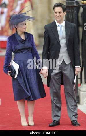 Königliche Hochzeit Labour Leader Ed Miliband verlassen Partner Justine und Westminster Abbey nach der Hochzeit von Prinz William Stockfoto