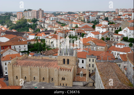 Luftaufnahme der Se Velha Kathedrale in Coimbra, Portugal Stockfoto