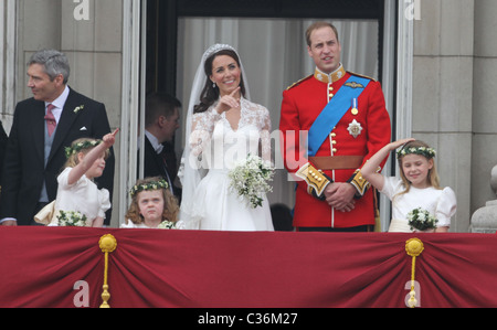 Die Hochzeit von Prinz William und Catherine Middleton. 29. April 2011. Der Herzog und die Herzogin von Cambridge auf dem Balkon auf Stockfoto