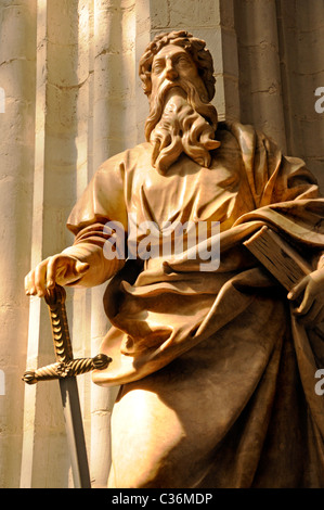 Antwerpen / Antwerpen, Belgien. Kathedrale (Onze-Lieve-Vrouwkathedral: 1352-1521. Gotische) Statue des Heiligen Paulus Stockfoto