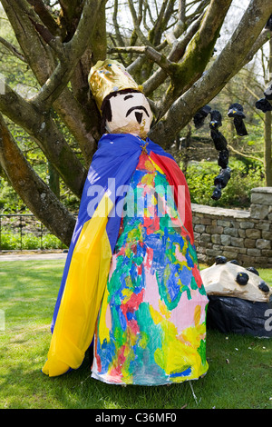 Vogelscheuchen auf dem Display an der jährlichen Wray Scarecrow Festival, Lancaster, UK Stockfoto