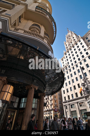 Mit Blick auf die Telefonica, aufbauend auf der Gran Via, Madrid, Spanien Stockfoto